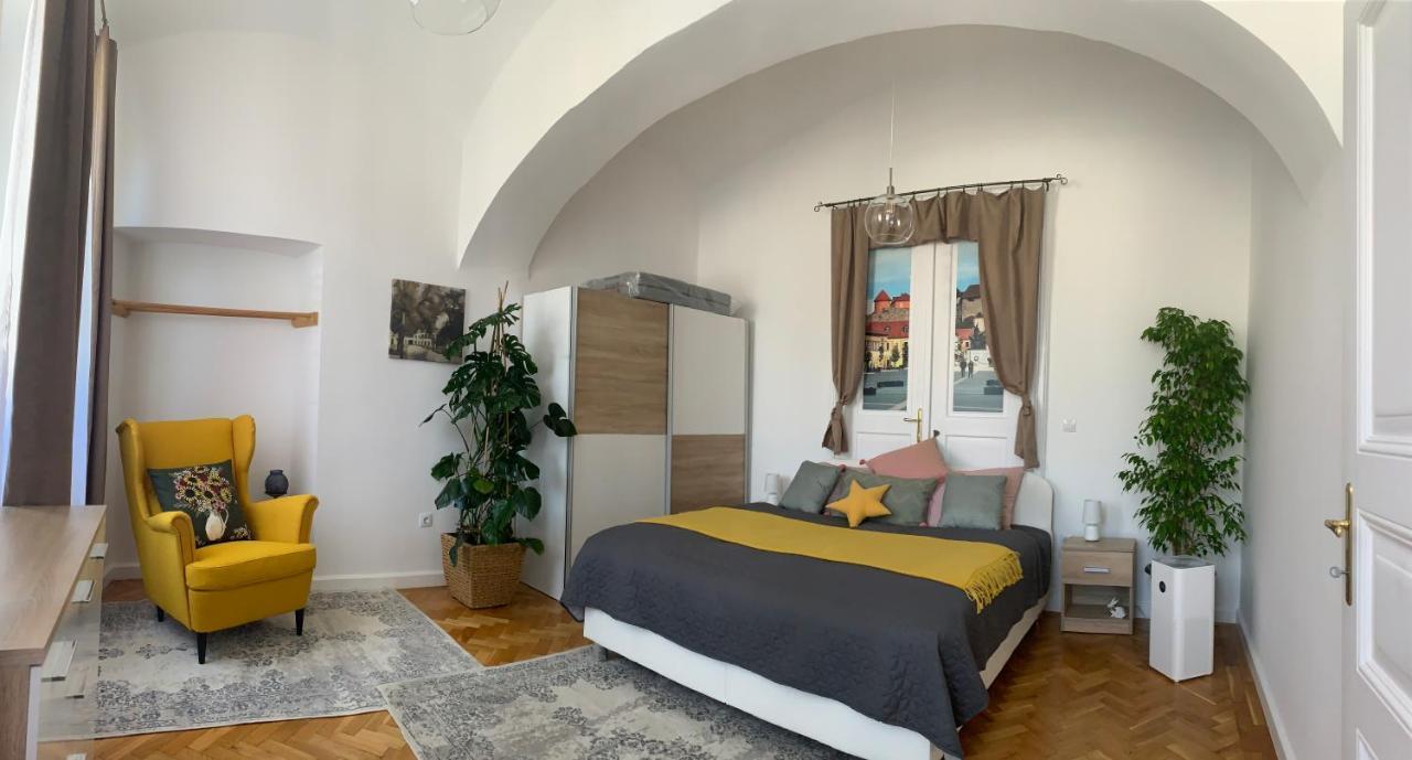 Forst-Haz Apartman Eger Exteriör bild