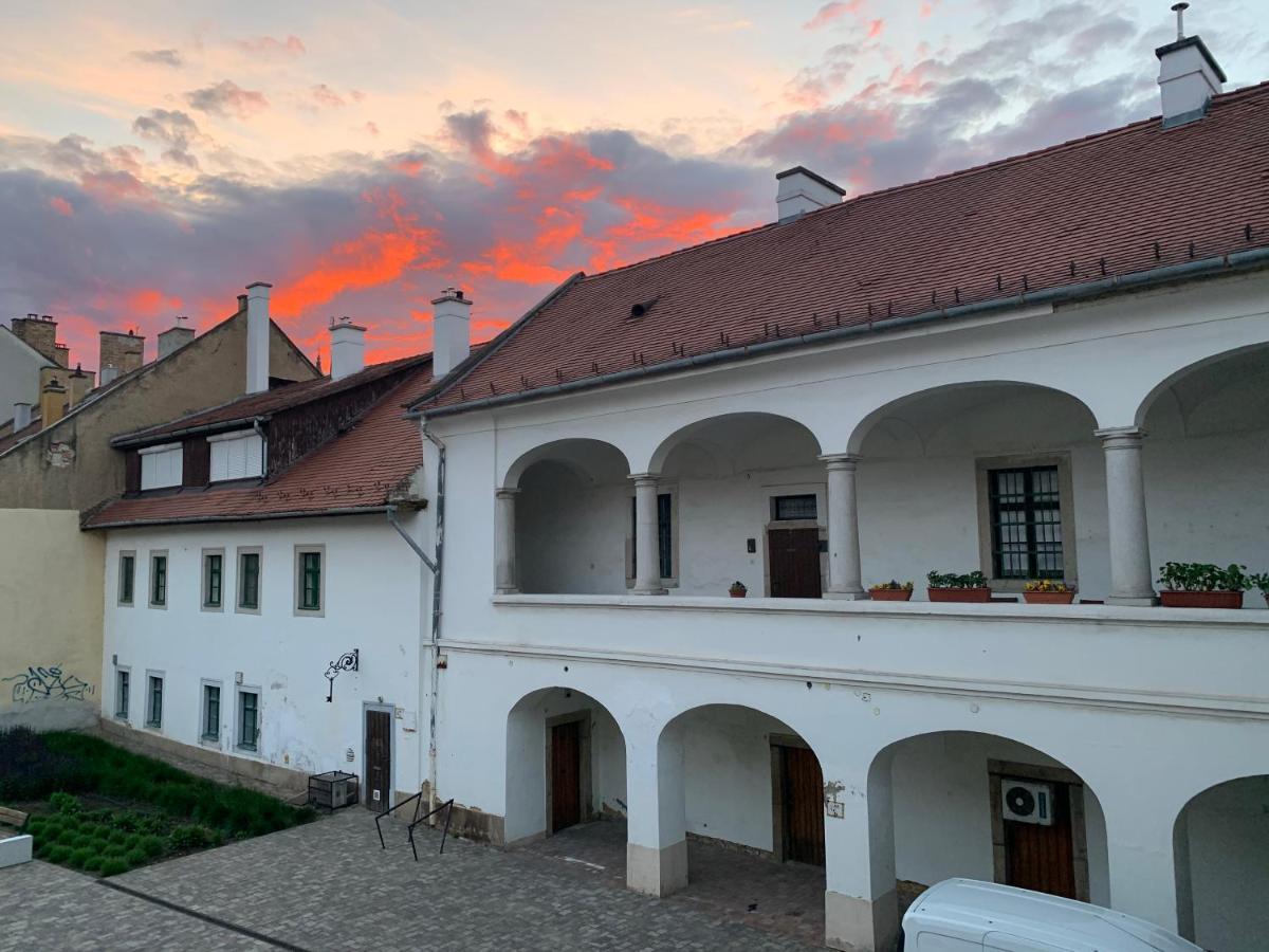 Forst-Haz Apartman Eger Exteriör bild