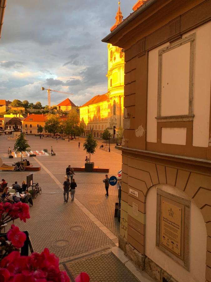 Forst-Haz Apartman Eger Exteriör bild