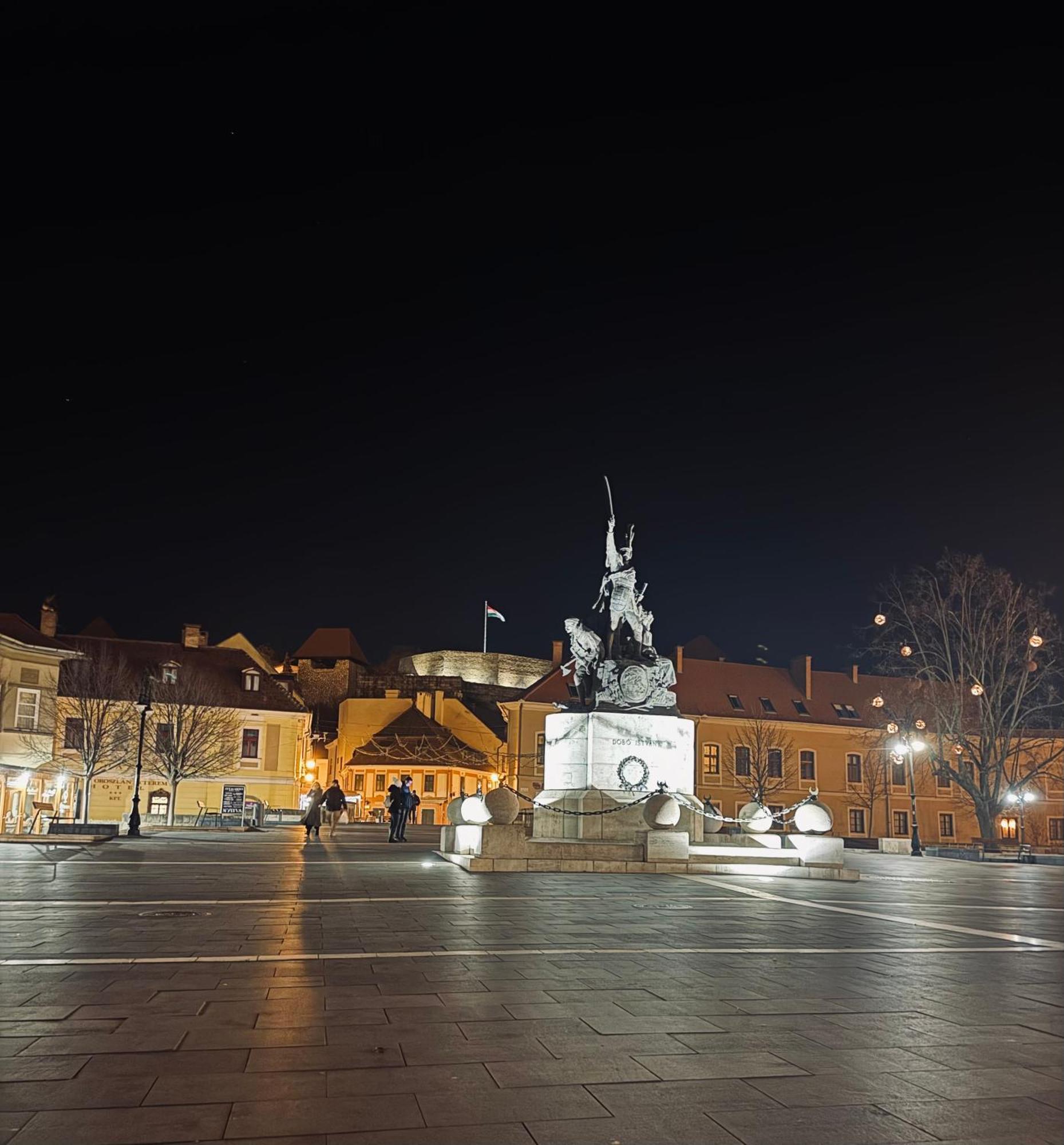 Forst-Haz Apartman Eger Exteriör bild