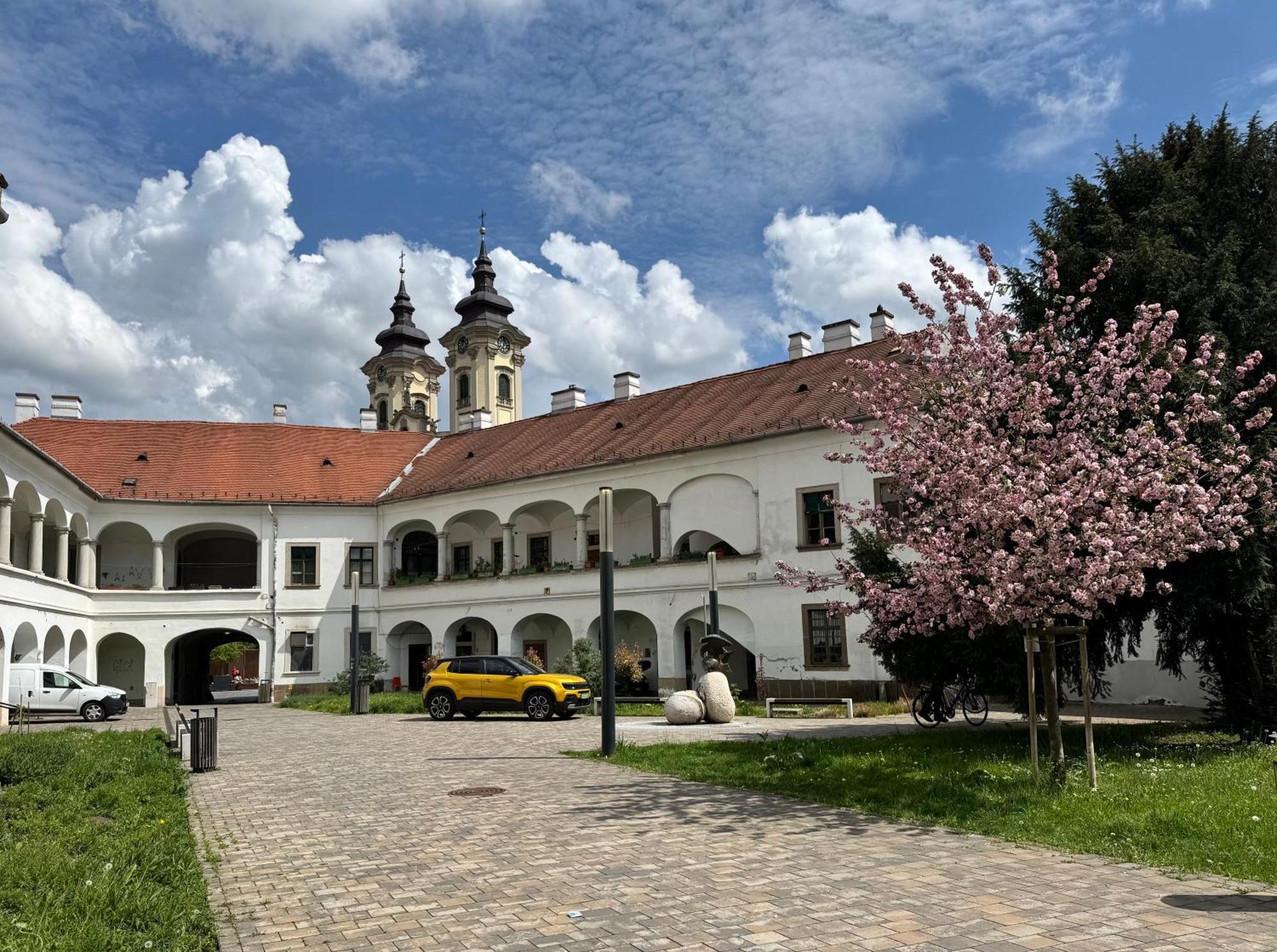 Forst-Haz Apartman Eger Exteriör bild